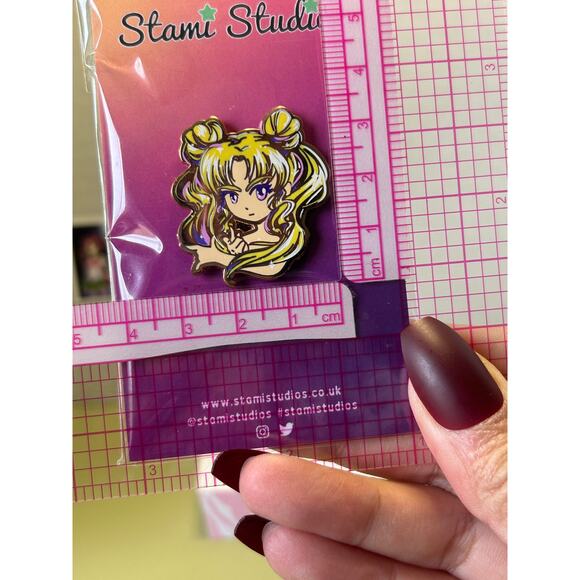 Stami Studios Sailor Moon Pin - Picture 2 of 10